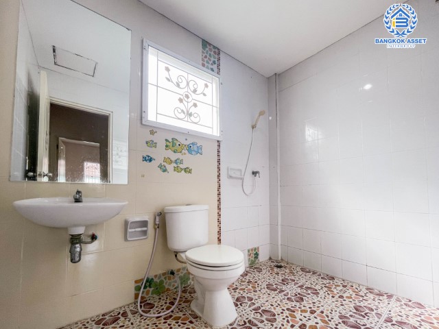 ทาวน์เฮ้าส์มือสองนนทบุรี ม.ไลโอ วงแหวน-ปิ่นเกล้า #หลังมุม เนื้อที่ 17.2 ตร.ว. ฟังก์ชัน 3 ห้องนอน 2 ห้องน้ำ 1 ที่จอดรถ ทำเลดี เชื่อมต่อถ.กาญจนาภิเษก ถ.รัตนาธิเบศร์ ใกล้เซ็นทรัลเวสต์เกต และรถไฟฟ้าสายสีม่วง "สถานีตลาดบางใหญ่" ในราคาถูก!...